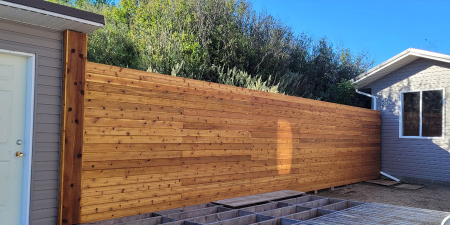 Cedar Radius Edged Deck Board Fence